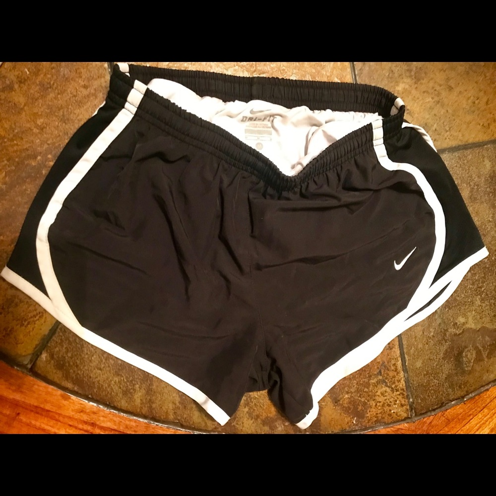 Girls Nike Tempo Dri-fit Shorts, Size M